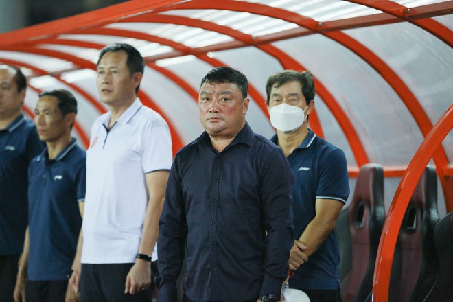 HLV Trương Việt Hoàng và cựu cầu thủ U23 Việt Nam chia tay CLB Viettel - Ảnh 1.