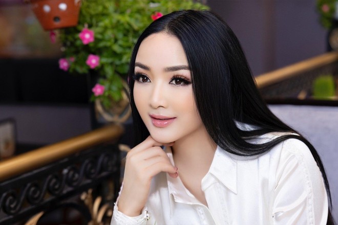 Mai Phương Thuý diện váy lệch vai sexy, HHen Niê khoe dáng với áo tắm cut-out nóng bỏng - Ảnh 12.