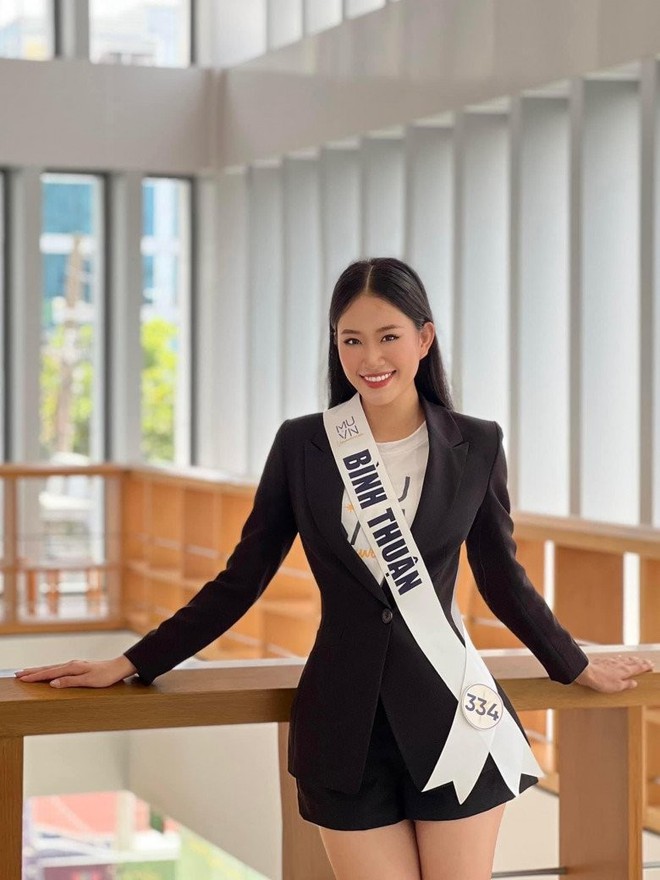 Mỹ nữ B&igrave;nh Thuận v&agrave;o top t&agrave;i năng Hoa hậu Ho&agrave;n vũ ghi điểm nhờ đ&ocirc;i ch&acirc;n d&agrave;i thẳng tắp - Ảnh 1.
