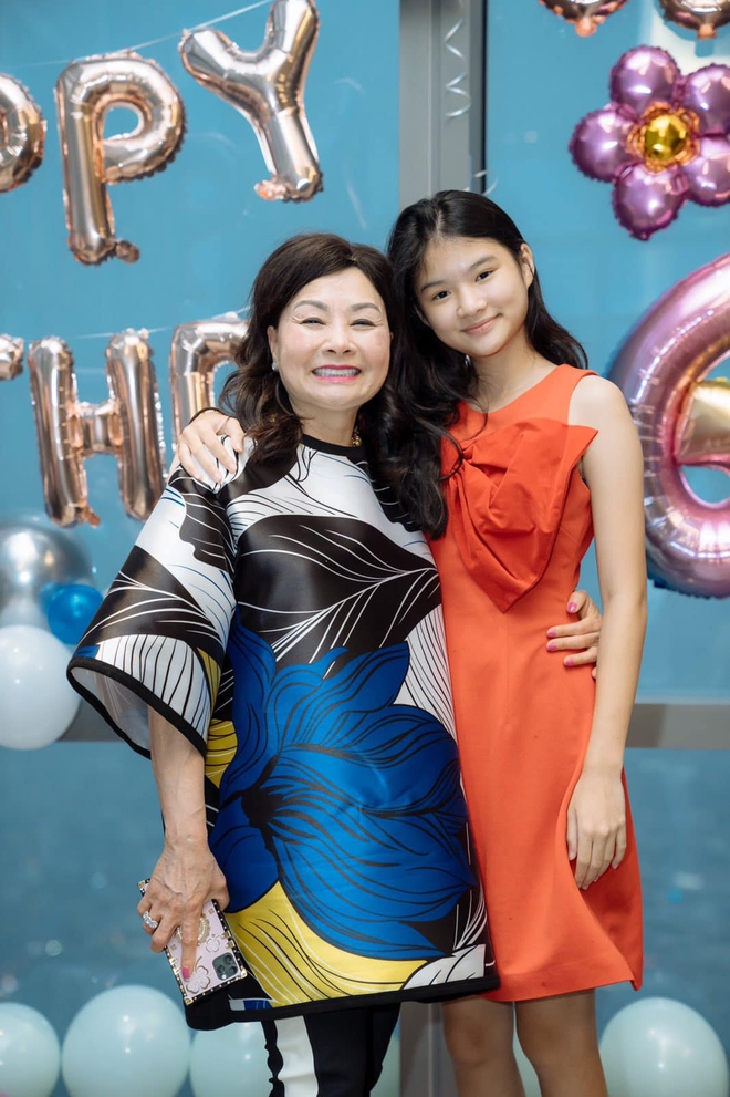 Con gái Trần Bảo Sơn - Trương Ngọc Ánh nổi bật với nét đẹp riêng khó lẫn dự sinh nhật bà nội tại Mỹ - Ảnh 5.