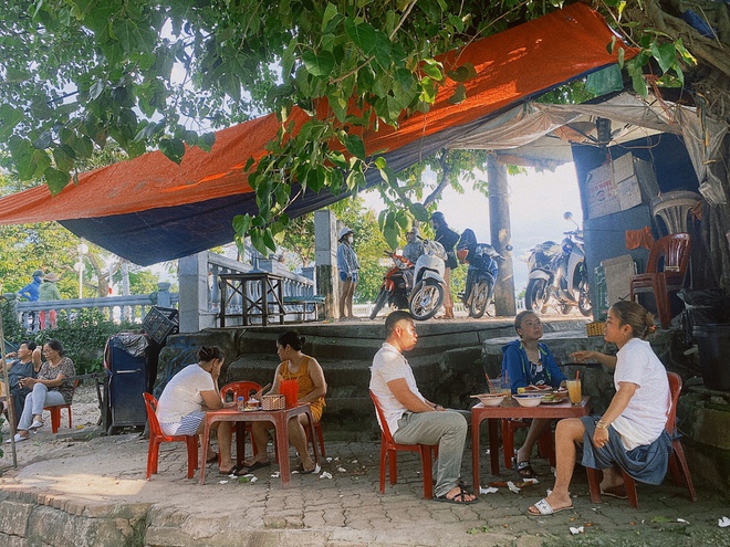 Độc đáo bún giấm nuốc, quán nhỏ liêu xiêu có sức hút mãnh liệt níu chân khách ngày hè - Ảnh 7.