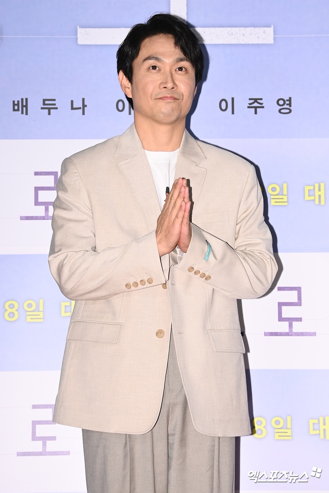 Press conference on the red carpet, gathering 30 A-list stars: Kang Dong Won and V (BTS) dominated the obese Lee Min Ho, IU invited BLACKPINK and the top beauties to attend - Photo 37. Press conference on the red carpet, gathering 30 A-list stars: Kang Dong Won and V (BTS) dominated the obese Lee Min Ho, IU invited BLACKPINK and the top beauties to attend - Photo 37.
