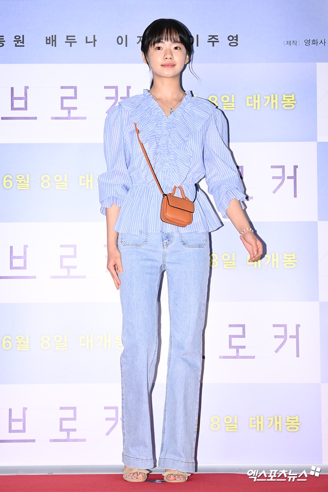 Press conference on the red carpet, gathering 30 A-list stars: Kang Dong Won and V (BTS) beat the obese Lee Min Ho, IU invited BLACKPINK and the top beauties to attend - Photo 34. Press conference on the red carpet, gathering 30 A-list stars: Kang Dong Won and V (BTS) beat the obese Lee Min Ho, IU invited BLACKPINK and the top beauties to attend - Photo 34.