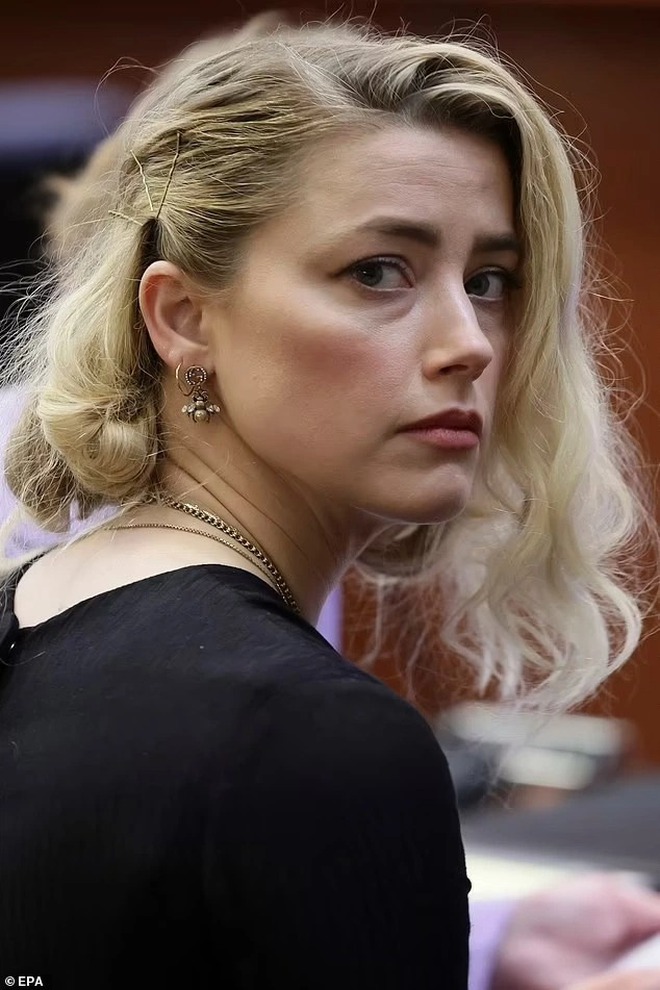 Toàn cảnh phiên tòa phán quyết vụ kiện bom tấn: Đội Johnny Depp rời tòa trong tiếng vỗ tay, Amber Heard mếu máo vì thua kiện - Ảnh 16.