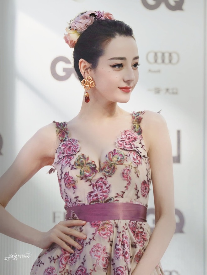 Mỹ nh&acirc;n T&acirc;n Cương c&oacute; th&acirc;n h&igrave;nh ho&agrave;n hảo nhất Cbiz:  Tỉ lệ cơ thể cực phẩm, đ&ocirc;i ch&acirc;n d&agrave;i &ldquo;bạc tỷ&rdquo; v&agrave; lưng đẹp đến h&uacute;t hồn - Ảnh 4.
