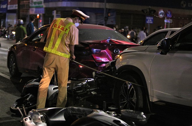 Vụ tai nạn liên hoàn giữa 3 ô tô và 5 xe máy ở Đà Nẵng: Sản phụ phải sinh non sau tai nạn - Ảnh 5.