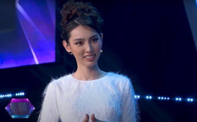 Mặc lại váy của Ninh Dương Lan Ngọc, Hoa hậu Thùy Tiên gây chú ý với vòng eo con kiến sexy - Ảnh 4.