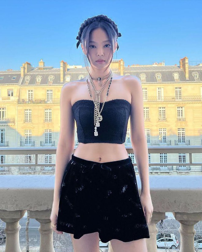 10 khoảnh khắc n&oacute;ng bỏng nhất năm 2022 của Jennie (BLACKPINK) - Ảnh 9.