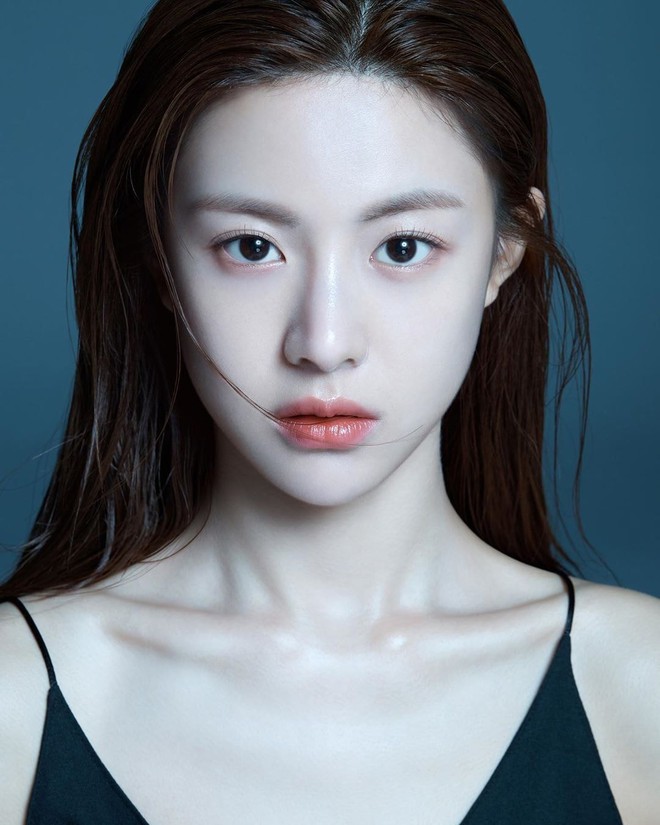 Đôi bạn nữ thần Han So Hee - Go Yoon Jung: Báu vật nhan sắc mới của làng điện ảnh Hàn, đã đẹp giàu giỏi lại còn chơi với nhau - Ảnh 6.