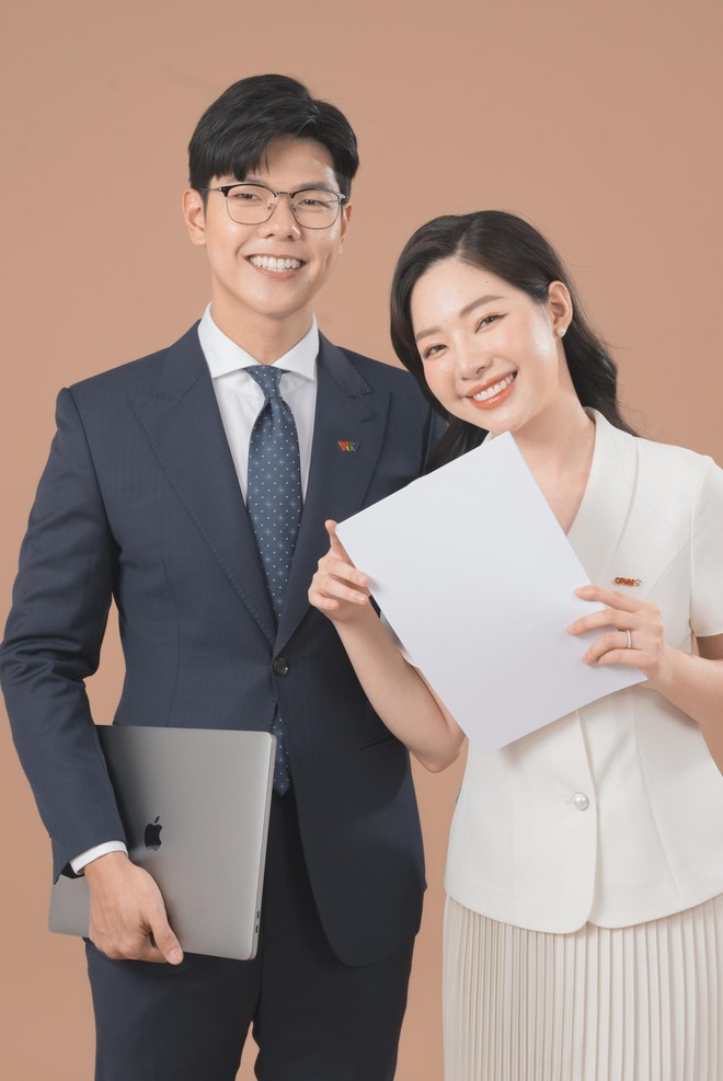 Gặp gỡ Gia đ&igrave;nh truyền h&igrave;nh hot nhất TikTok: Ch&agrave;ng l&agrave; BTV VTV, n&agrave;ng l&agrave; MC k&ecirc;nh Quốc Ph&ograve;ng - Ảnh 9.