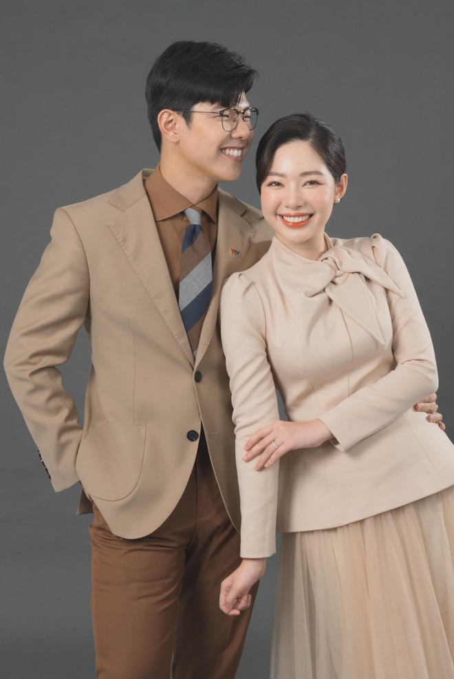 Gặp gỡ Gia đ&igrave;nh truyền h&igrave;nh hot nhất TikTok: Ch&agrave;ng l&agrave; BTV VTV, n&agrave;ng l&agrave; MC k&ecirc;nh Quốc Ph&ograve;ng - Ảnh 10.