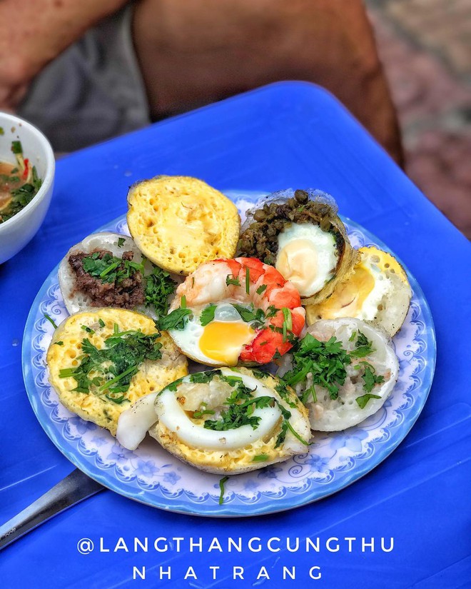 4 quán bánh căn ở Nha Trang cứ ăn là “dính”, người dân địa phương cũng khen tấm tắc - Ảnh 7.