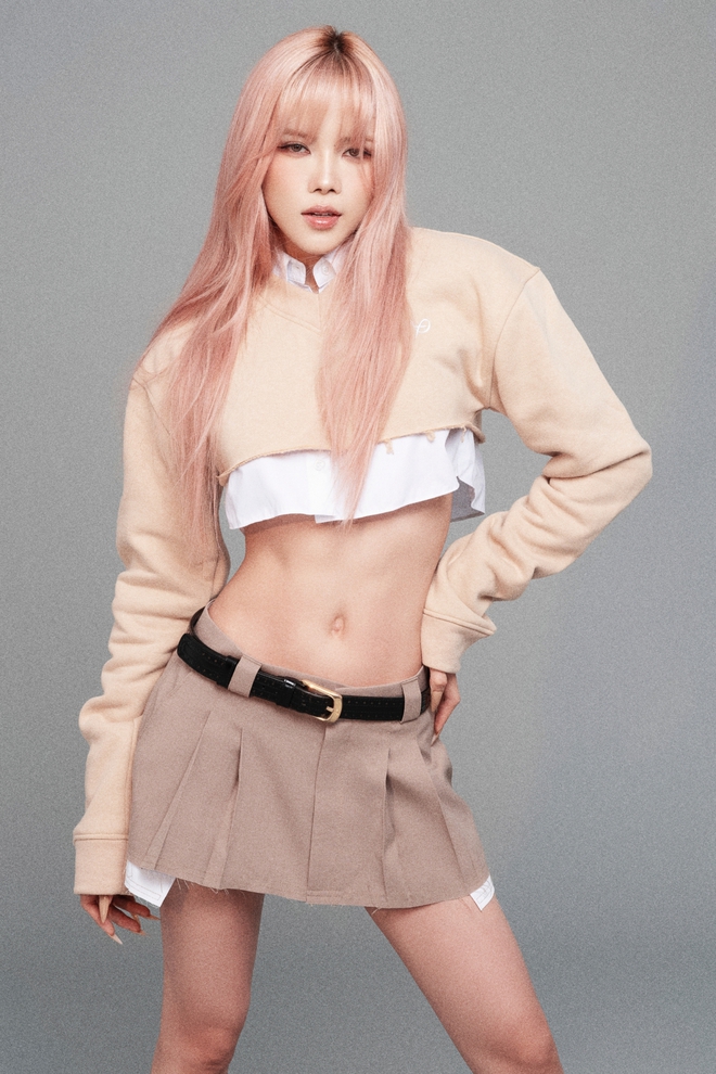 Thiều Bảo Tr&acirc;m diện &aacute;o croptop khoe trọn v&ograve;ng eo con kiến - Ảnh 3.