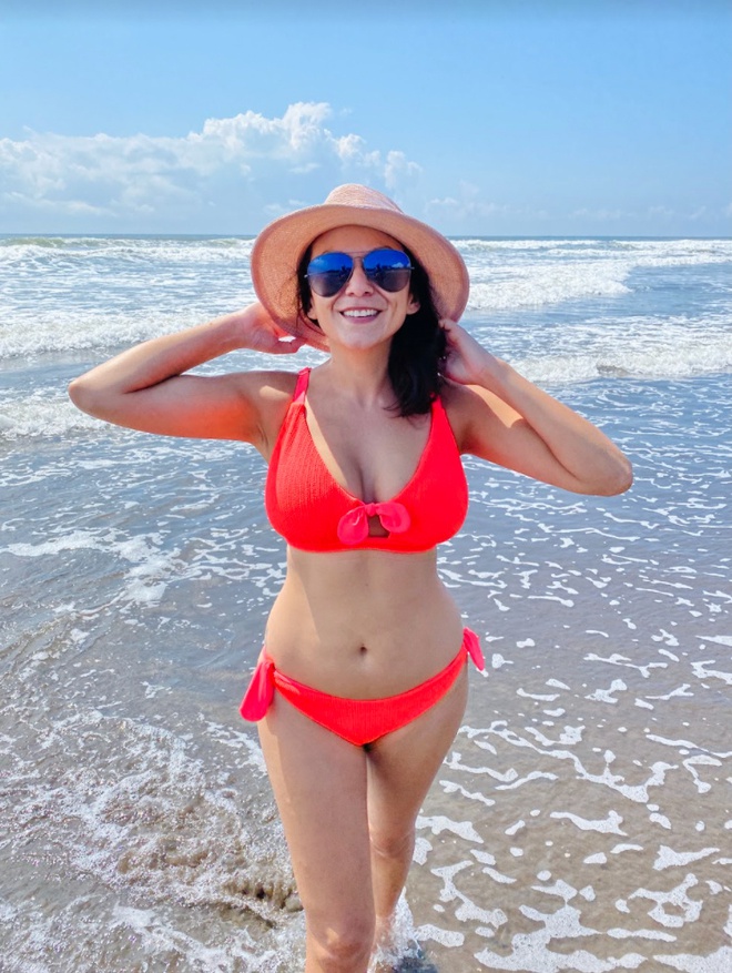 Mẹo chọn bikini phù hợp với dáng người (P1) - áo tắm cho người ngực lớn và ngực nhỏ - Ảnh 1.