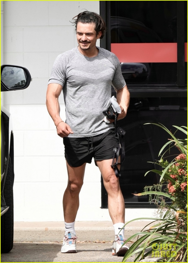 Orlando Bloom bị chê già nua khi đi mua đồ tạp hóa ở Australia - Ảnh 7.