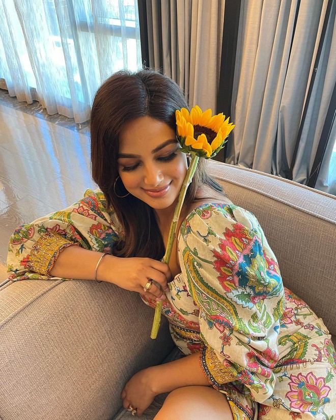 Harnaaz Kaur Sandhu - Gi&aacute;m khảo 10X của Miss Universe Vietnam 2022: Qu&aacute; khứ bị trầm cảm, h&igrave;nh ảnh hiện tại khiến thế giới nể phục - Ảnh 8.