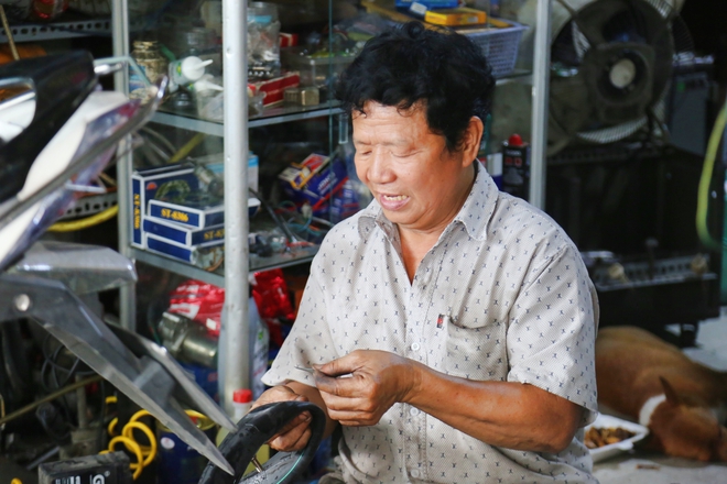 Trong bão lạm phát, Sài Gòn vẫn dễ thương quá đỗi: Người bơm vá xe miễn phí, người giảm giá điện nước cho khách - Ảnh 5.