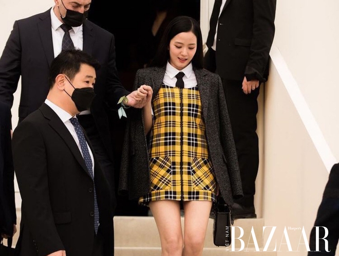 Loạt thương hiệu xa xỉ lớn lần lượt mở cửa hàng tại Việt Nam vì sao người  dùng vẫn chọn mua hàng Gucci Chanel hay Dior trên Facebook Instagram