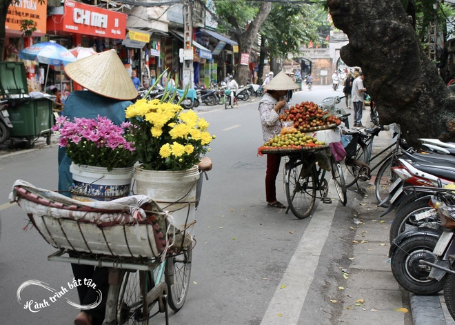 Phép màu Hà Nội và những niềm vui bất ngờ khiến khách Tây kinh ngạc và choáng váng - Ảnh 1.