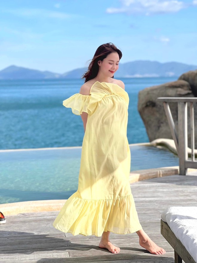 Mê mệt tủ đồ hè của diễn viên Hồng Diễm: toàn váy maxi điệu đà, chị em sắm theo để diện đi biển là chuẩn bài - Ảnh 3.