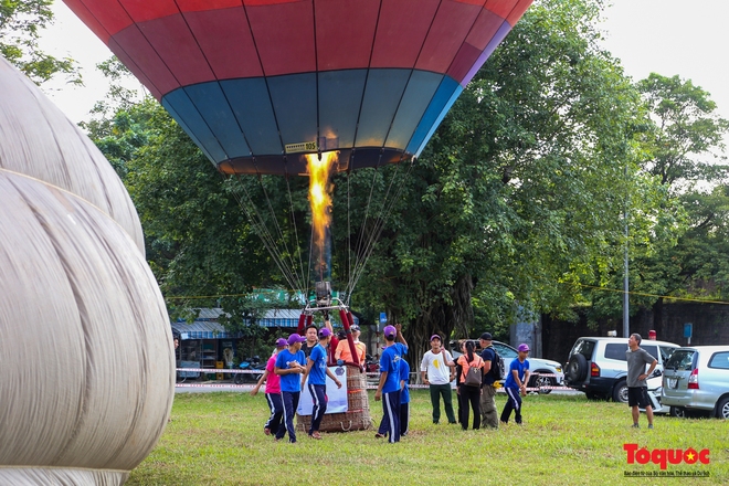 Rực rỡ sắc màu khinh khí cầu trên bầu trời Cố đô Huế - Ảnh 10.