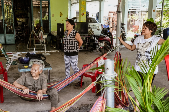 Về Tây Ninh nghe hàng xóm hóng chuyện Tân Hoa hậu: Trước HHen Niê ngồi máy cày, giờ Ngọc Châu đi xe bò diễu hành là vui nữa - Ảnh 8.