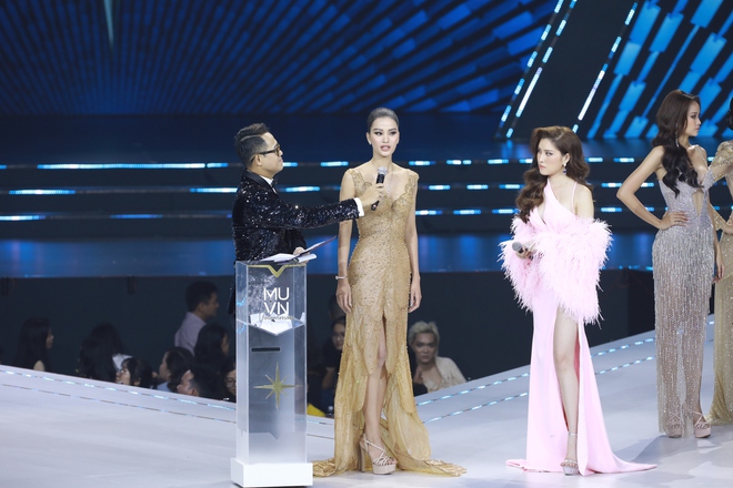 Hoa hậu Hoàn vũ Việt Nam 2022 thi ứng xử: Người run rẩy, lúng túng, người tự tin, bản lĩnh - Ảnh 1.