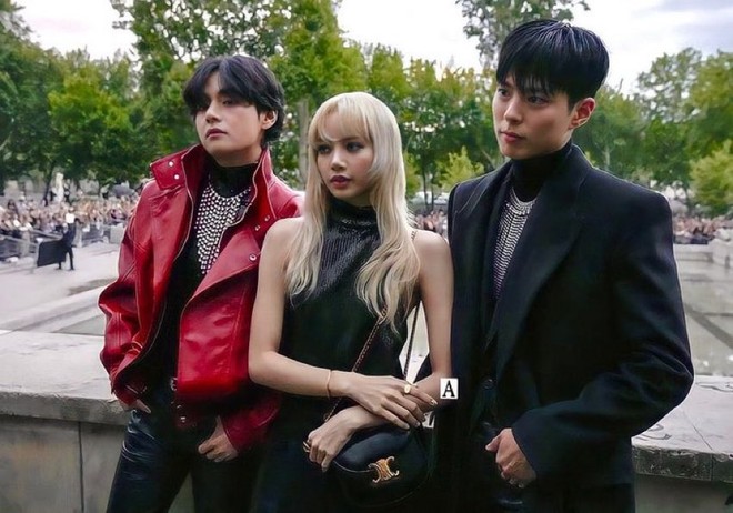 Lisa, V, Park Bo Gum đại náo Paris: 3 báu vật nhan sắc chung khung hình, nhận đãi ngộ siêu sao nhưng lại bị phân biệt đối xử - Ảnh 2.