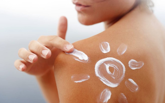 Cách chữa làn da bị cháy nắng hiệu quả nhất tại nhà - Ảnh 4.