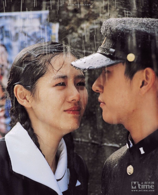 Ngỡ ngàng với diện mạo của tình đầu Son Ye Jin sau 19 năm: Cả sự nghiệp lẫn nhan sắc đều hoàn mỹ - Ảnh 1.
