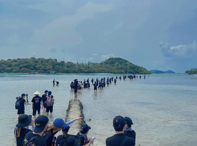 Không chỉ có Phú Quốc, Kiên Giang còn ẩn giấu một thành phố biển xinh đẹp, yên bình ít ai ngờ tới - Ảnh 6.