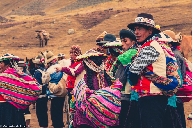 Núi Vinicunca: Kỳ quan thiên nhiên đáng kinh ngạc, đẹp đến nỗi được mệnh danh là cầu vồng siêu thực nhất hành tinh - Ảnh 6.