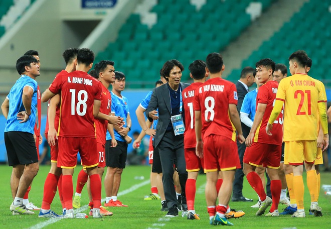 HLV Gong Oh-kyun bật cười, khiến học tr&ograve; U23 Việt Nam ngạc nhi&ecirc;n sau trận ho&agrave; Th&aacute;i Lan - Ảnh 2.