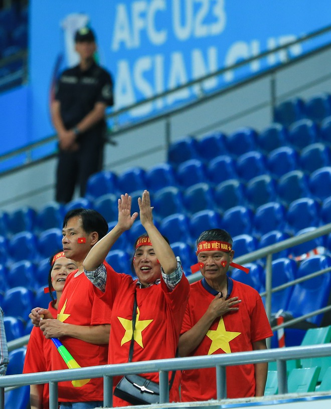 HLV Gong Oh-kyun bật cười, khiến học tr&ograve; U23 Việt Nam ngạc nhi&ecirc;n sau trận ho&agrave; Th&aacute;i Lan - Ảnh 4.