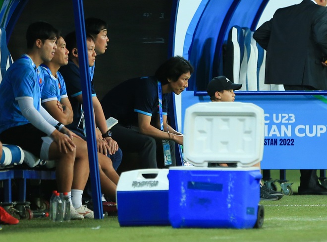 HLV Gong Oh-kyun bật cười, khiến học tr&ograve; U23 Việt Nam ngạc nhi&ecirc;n sau trận ho&agrave; Th&aacute;i Lan - Ảnh 8.