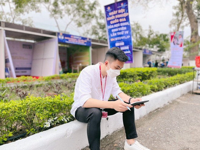 Ch&agrave;ng sinh vi&ecirc;n năm nhất l&agrave;m Gi&aacute;m đốc c&ocirc;ng ty c&ocirc;ng nghệ: Qu&aacute; khứ phụ hồ &iacute;t ai hay - Ảnh 4.