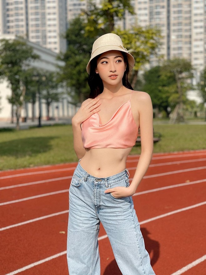 Cùng diện một kiểu áo crop-top, Thuỳ Tiên - Lương Thuỳ Linh khoe trọn cơ bụng nóng bỏng - Ảnh 10.