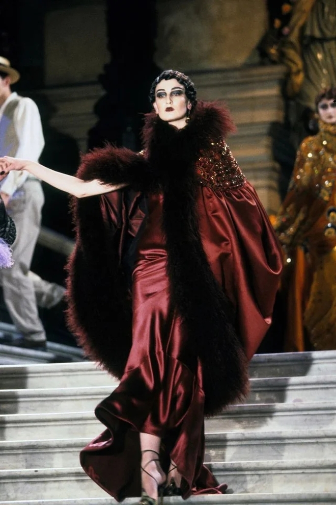 Trước lúc được "thanh lịch hóa", Dior từng sống trong kỷ nguyên dị biệt và phi thường như thế! - Ảnh 4.