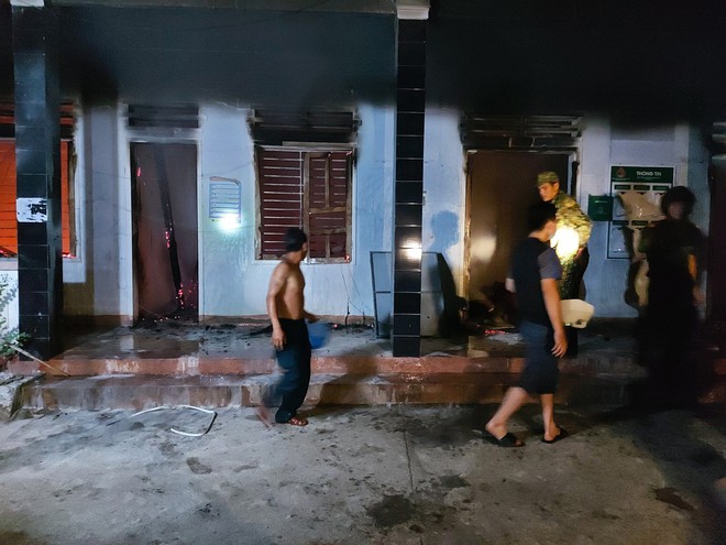 Ch&aacute;y lớn trong đ&ecirc;m, trụ sở UBND x&atilde; ở Quảng Nam bị thi&ecirc;u rụi - Ảnh 3.