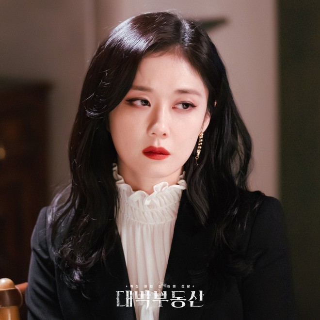 Jang Nara ở tuổi U40: Nhan sắc ma cà rồng gây sốc, mặc đẹp từ trong phim ra ngoài đời - Ảnh 18.