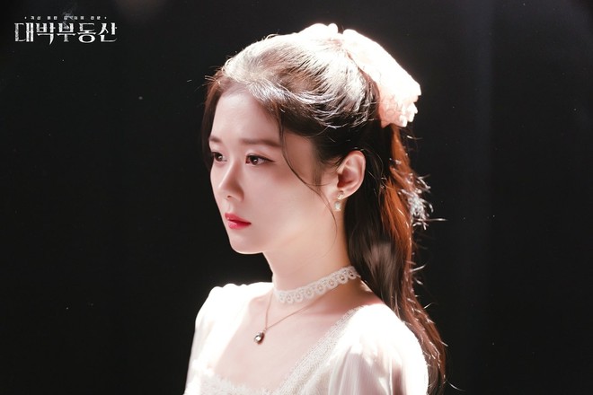 Jang Nara ở tuổi U40: Nhan sắc ma cà rồng gây sốc, mặc đẹp từ trong phim ra ngoài đời - Ảnh 20.