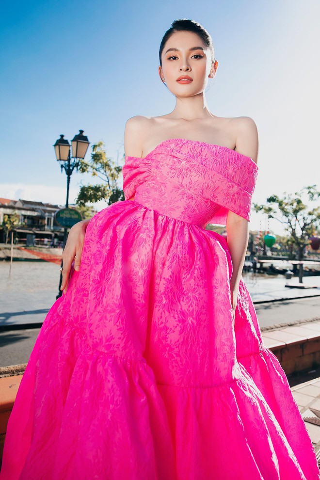 Tiểu Vy - Đỗ Thị H&agrave; v&agrave; d&agrave;n mỹ nh&acirc;n c&ugrave;ng diện sắc hồng rực rỡ, đọ nhan sắc n&oacute;ng bỏng tr&ecirc;n thảm đỏ - Ảnh 5.