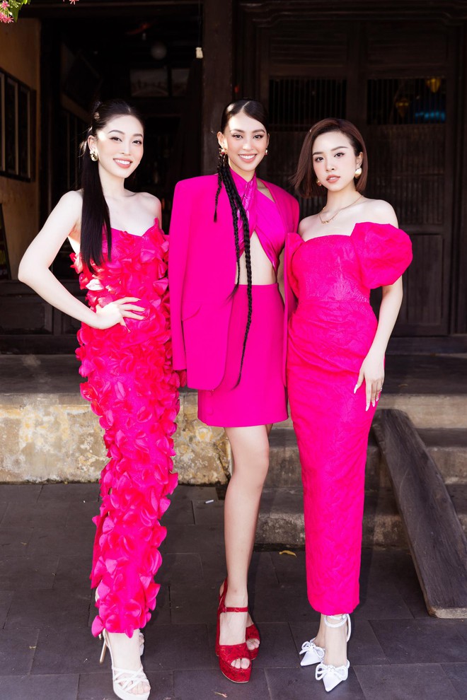 Tiểu Vy - Đỗ Thị H&agrave; v&agrave; d&agrave;n mỹ nh&acirc;n c&ugrave;ng diện sắc hồng rực rỡ, đọ nhan sắc n&oacute;ng bỏng tr&ecirc;n thảm đỏ - Ảnh 14.