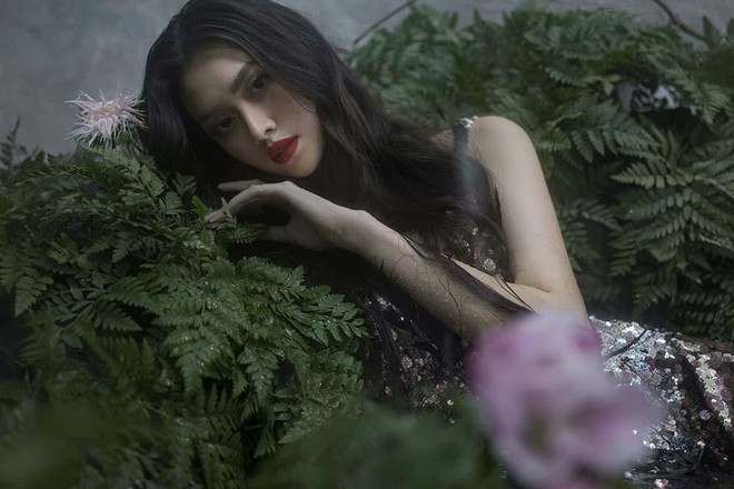 &Aacute; hậu Tường San khoe thần th&aacute;i đỉnh cao v&agrave; nhan sắc n&oacute;ng bỏng trong bộ ảnh đ&oacute;n sinh nhật tuổi 22 - Ảnh 9.