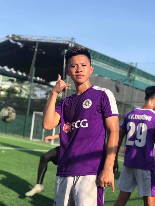 Vũ Tiến Long: Cầu thủ ghi siêu phẩm vào lưới U23 Hàn Quốc, 20 tuổi đã yên bề gia thất - Ảnh 3.