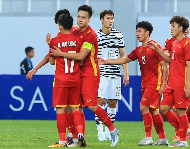 Đội trưởng U23 Việt Nam ôm đầu nuối tiếc khi đồng đội bỏ lỡ cơ hội đánh bại U23 Hàn Quốc - Ảnh 7.