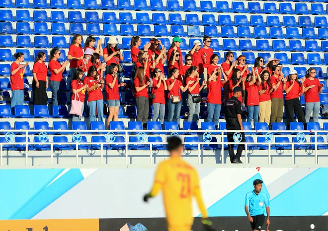 Hàng chục CĐV Uzbekistan đến cổ vũ U23 Việt Nam đấu U23 Hàn Quốc - Ảnh 4.