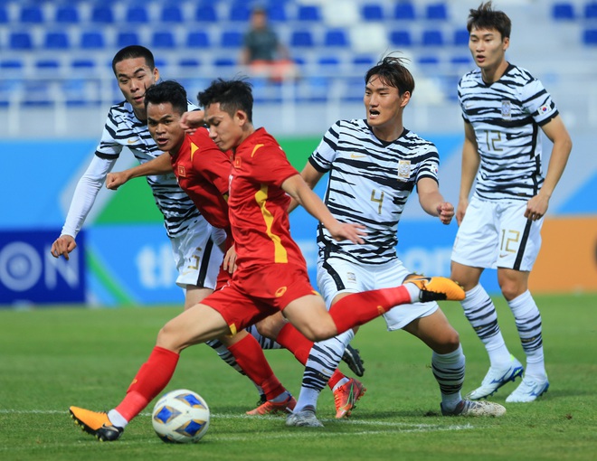 Đội trưởng U23 Việt Nam ôm đầu nuối tiếc khi đồng đội bỏ lỡ cơ hội đánh bại U23 Hàn Quốc - Ảnh 3.