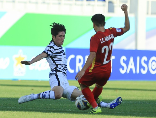 U23 Việt Nam su&yacute;t mất lợi thế v&igrave; trọng t&agrave;i r&uacute;t nhầm thẻ phạt cho cầu thủ U23 H&agrave;n Quốc - Ảnh 9.