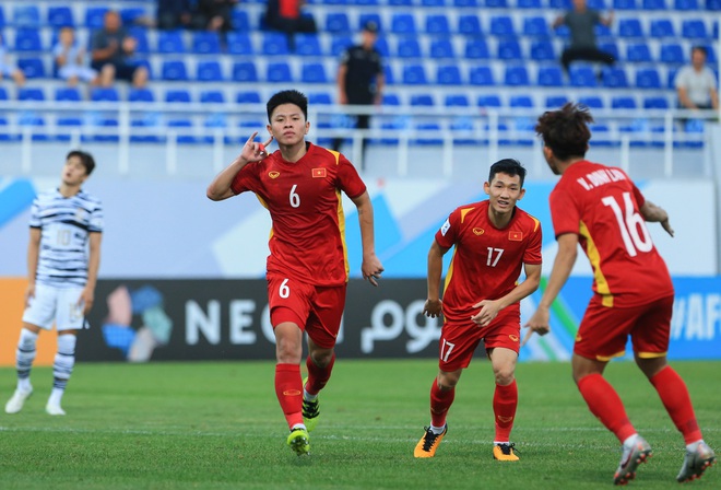 Đội trưởng U23 Việt Nam ôm đầu nuối tiếc khi đồng đội bỏ lỡ cơ hội đánh bại U23 Hàn Quốc - Ảnh 10.